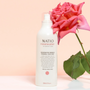 春日必备！Natio玫瑰水维C喷雾邂逅你的水光肌